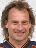 Trainer Tino Biesenecker wird von Spielleiter <b>Marc Zapf</b> und Teammanager <b>...</b> - 26823
