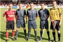 Vor der Seitenwahl: Peer Kluge, Michael Güßregen, Schiedsrichter Christian Dietz, Christopher Schwarzmann und FCL-Kapitän Thorsten Hellmuth.