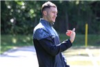 Ales Ivasko, Trainer der Hofer Bayern, versuchte seine Jungs von außen so gut es geht zu unterstützen, musste aber letztlich eine Klatsche für sein junges Team mitansehen.