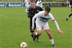 Die beiden Spielführer im direkten Duell. Brucks Nikola Milovski (re.) wird von Jonas Schneider angegangen. In der Bayernliga-Quali ist jeder Punkt immens wichtig.