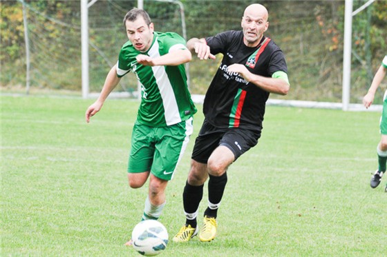 Kapitän Daniel Horn (li.) als Organisator in der Abwehr